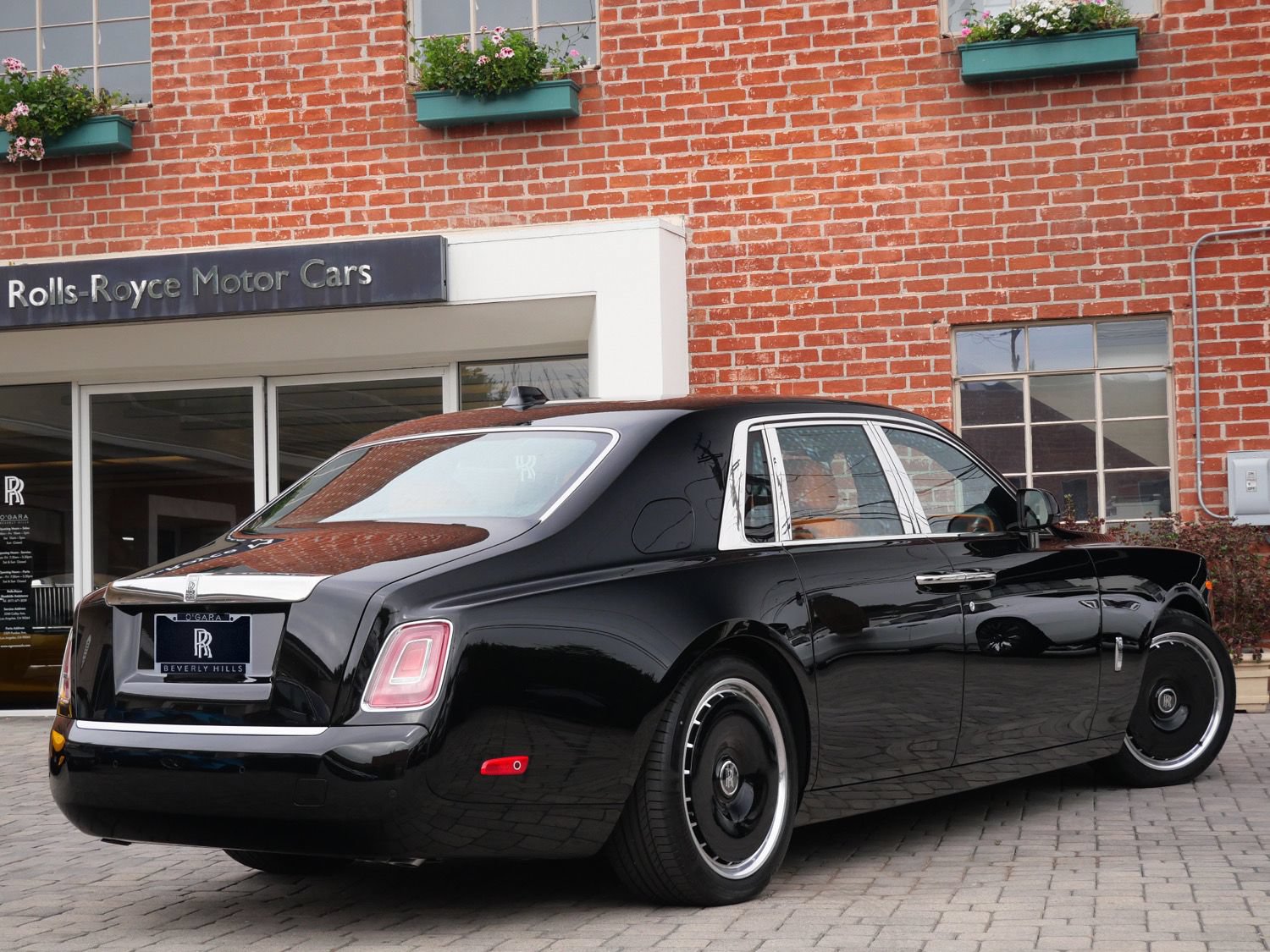 New 2027 Rolls-Royce Phantom Sedan RWD image 2