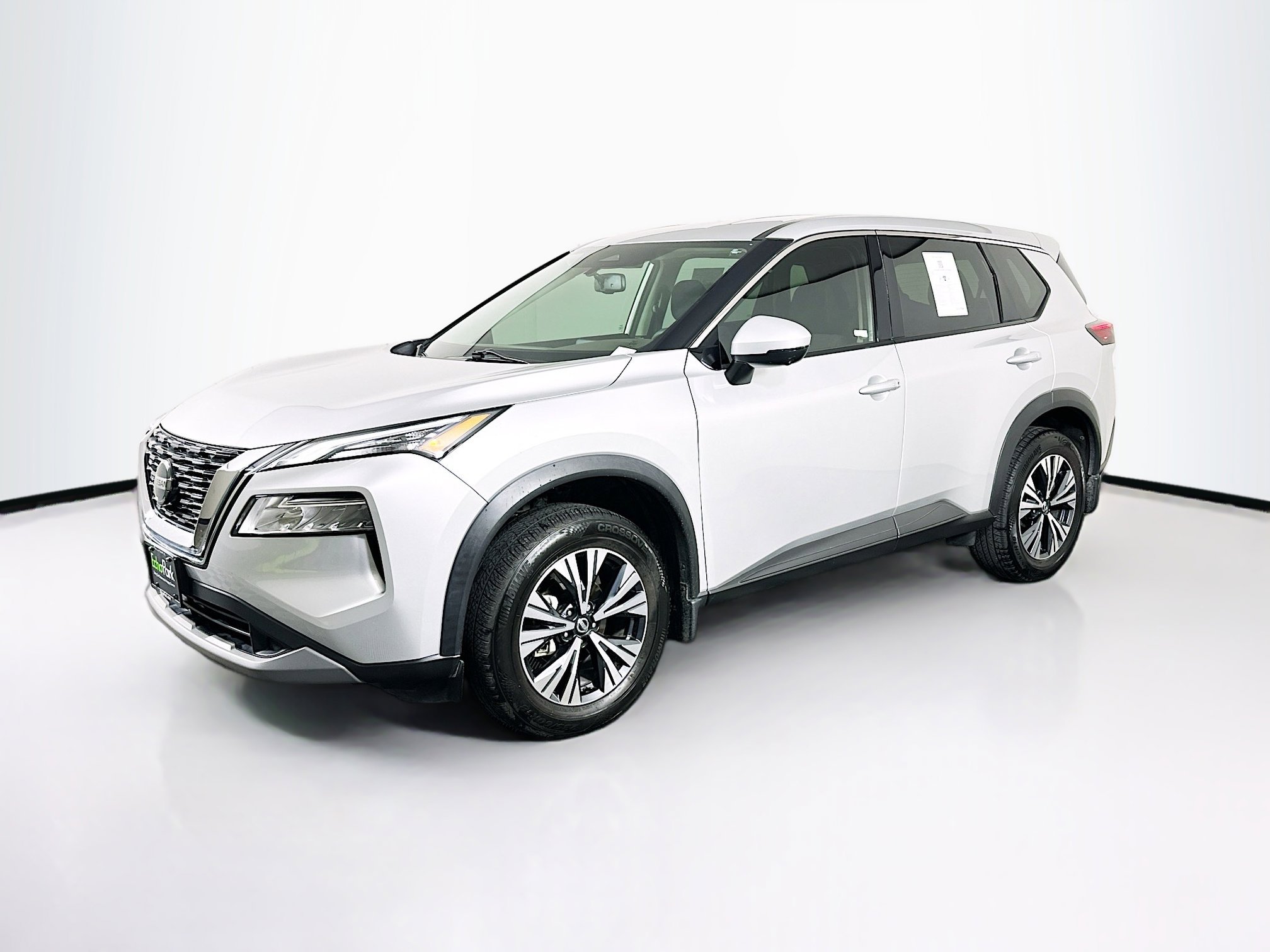 Used 2021 Nissan Rogue SV image 3