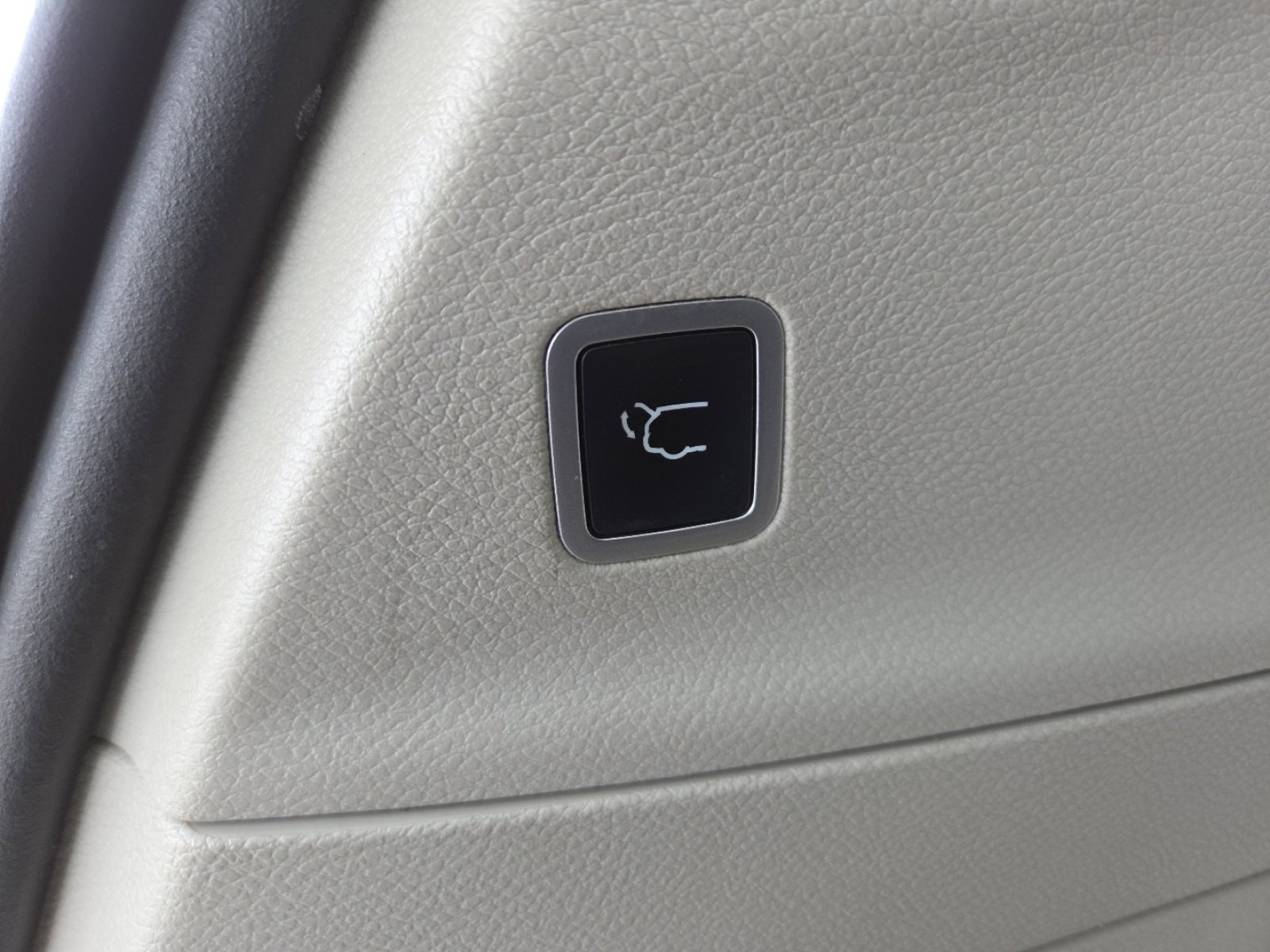 Used 2017 Chrysler Pacifica Touring-L w/ Tire & Wheel Group image 18