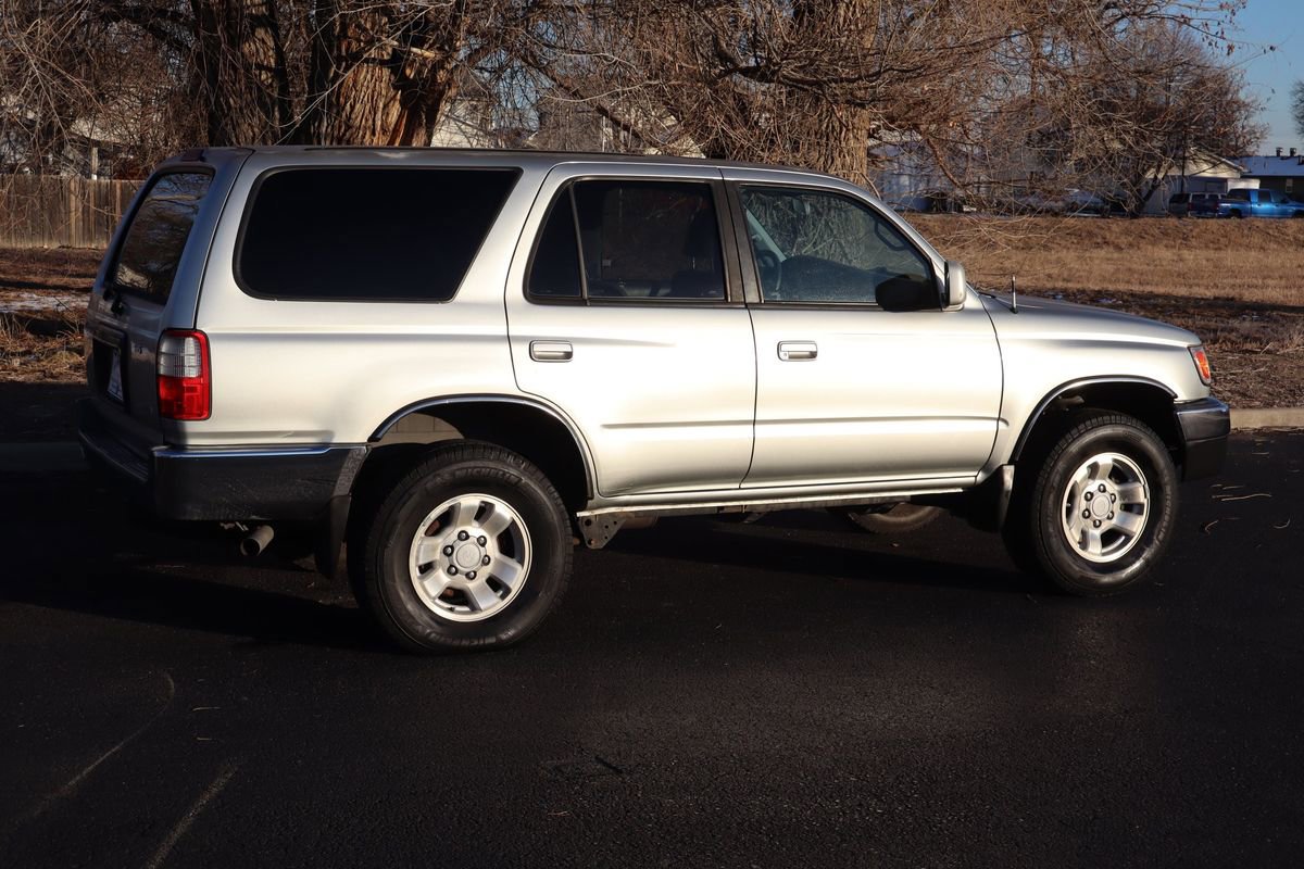 Used 2000 Toyota 4Runner SR5 image 4