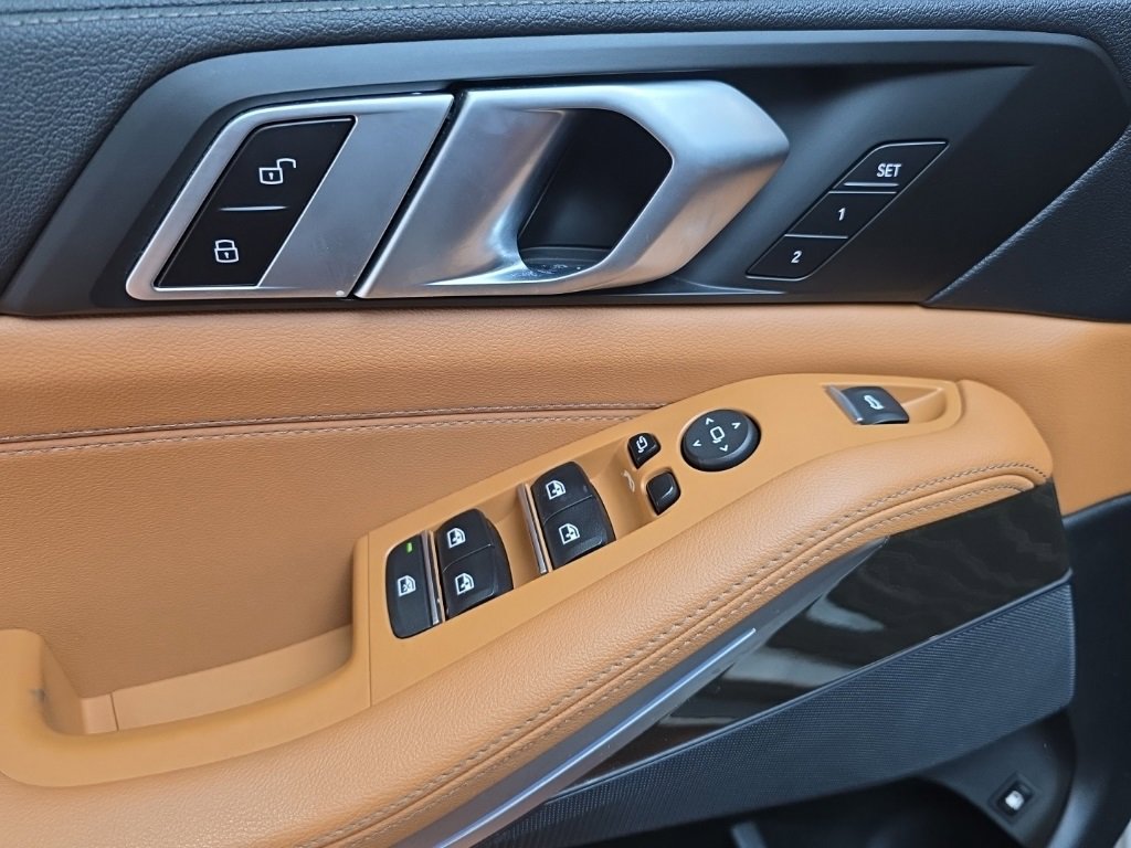 Used 2022 BMW X5 xDrive45e image 12