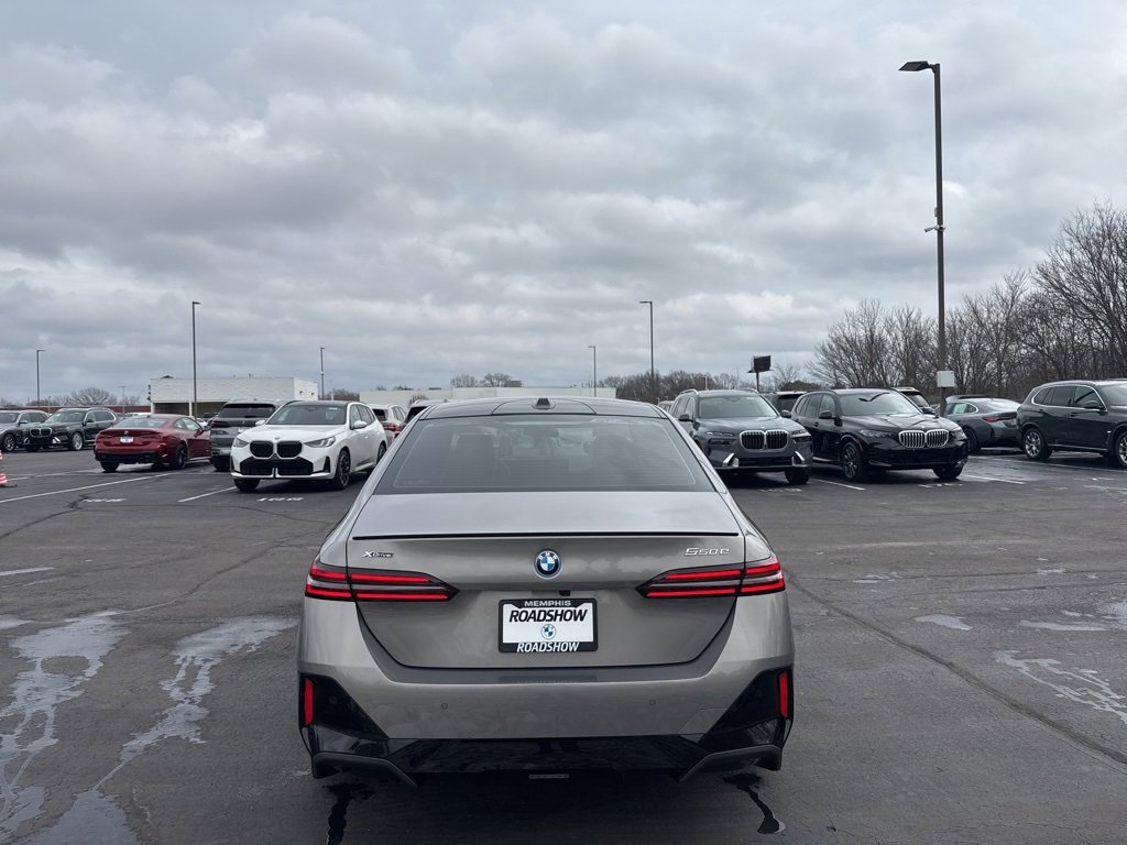 Used 2026 BMW 550e xDrive image 4