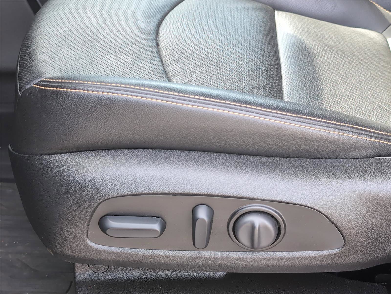 Used 2021 GMC Terrain SLT image 10