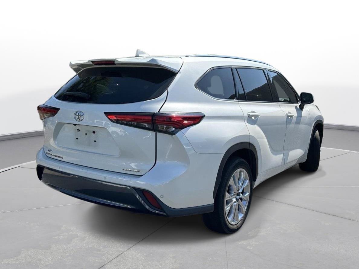 Used 2021 Toyota Highlander Limited FWD image 22