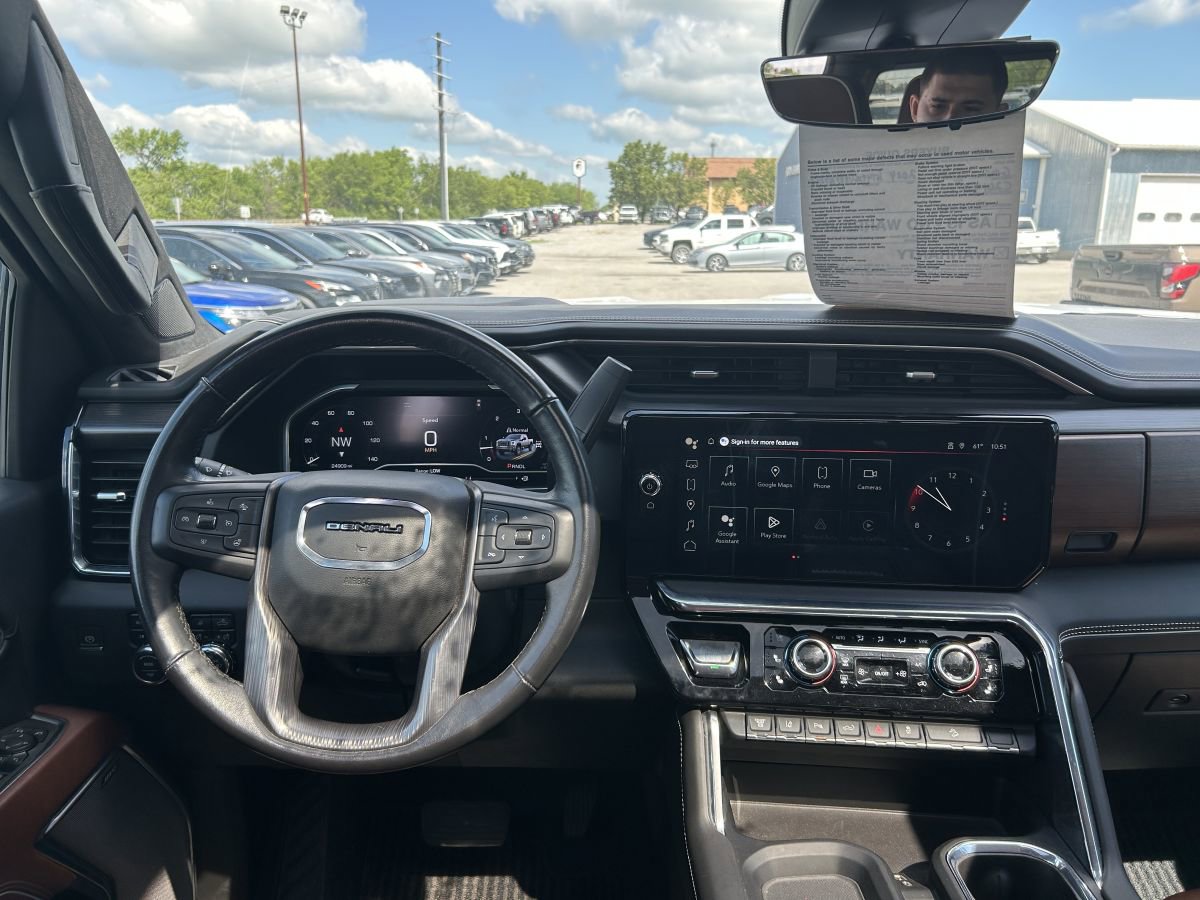 Used 2024 GMC Sierra 2500 Denali Ultimate AWD/4WD image 12