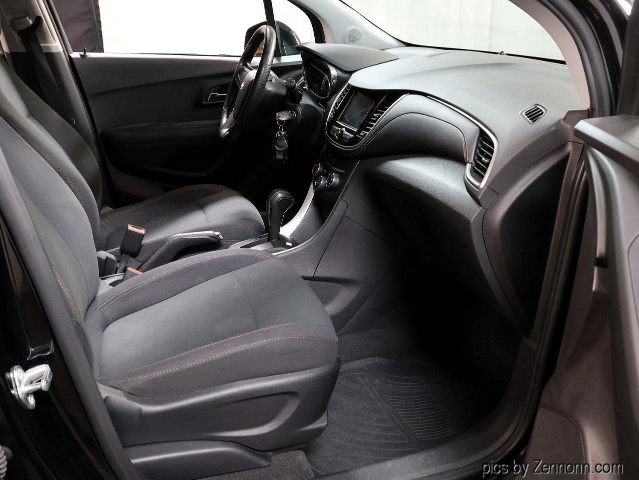 Used 2018 Chevrolet Trax LS FWD image 32
