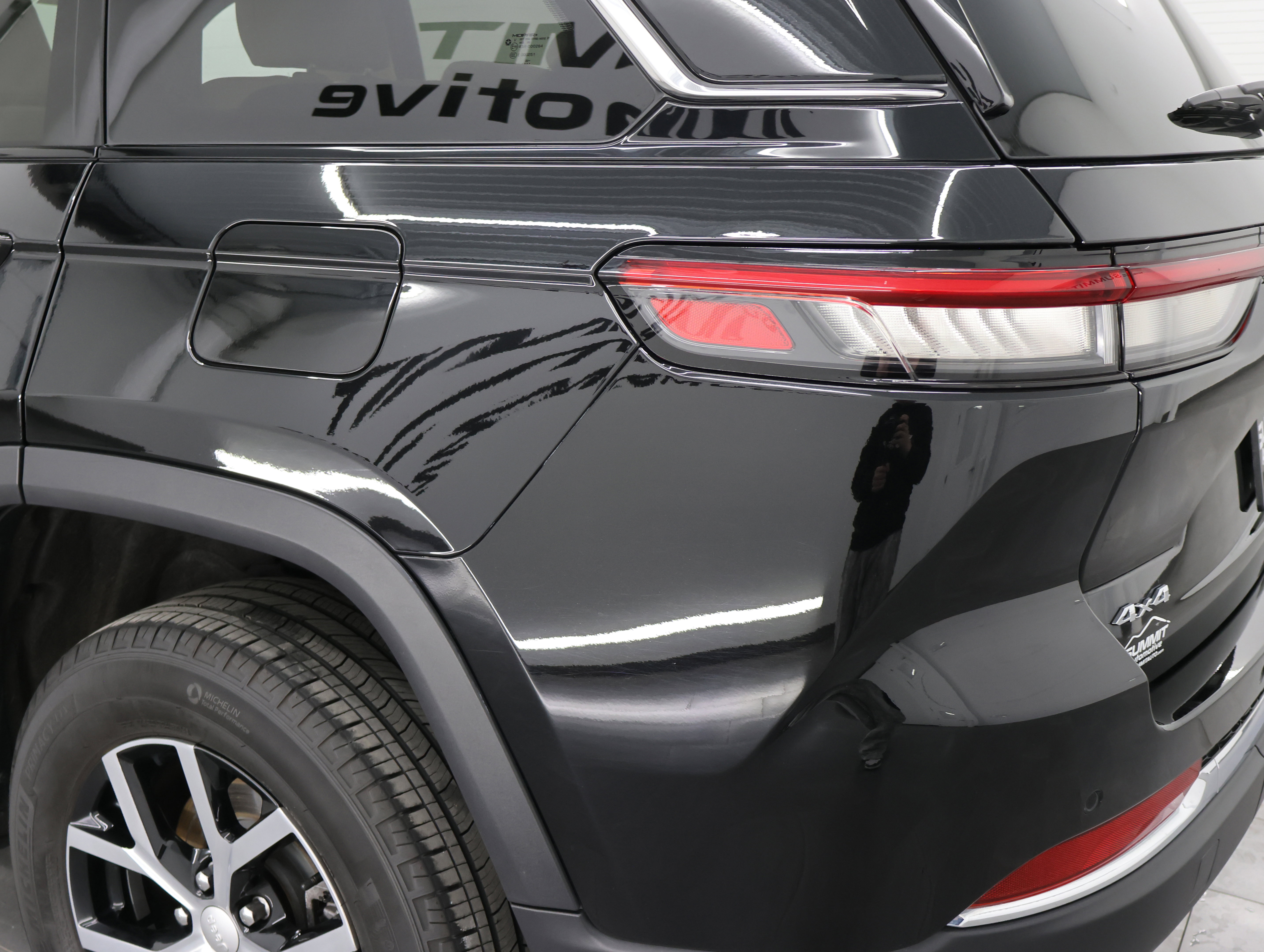 Used 2023 Jeep Grand Cherokee Limited image 31