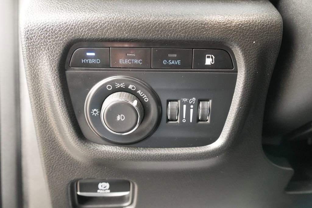 Used 2022 Jeep Grand Cherokee Limited 4xe image 31