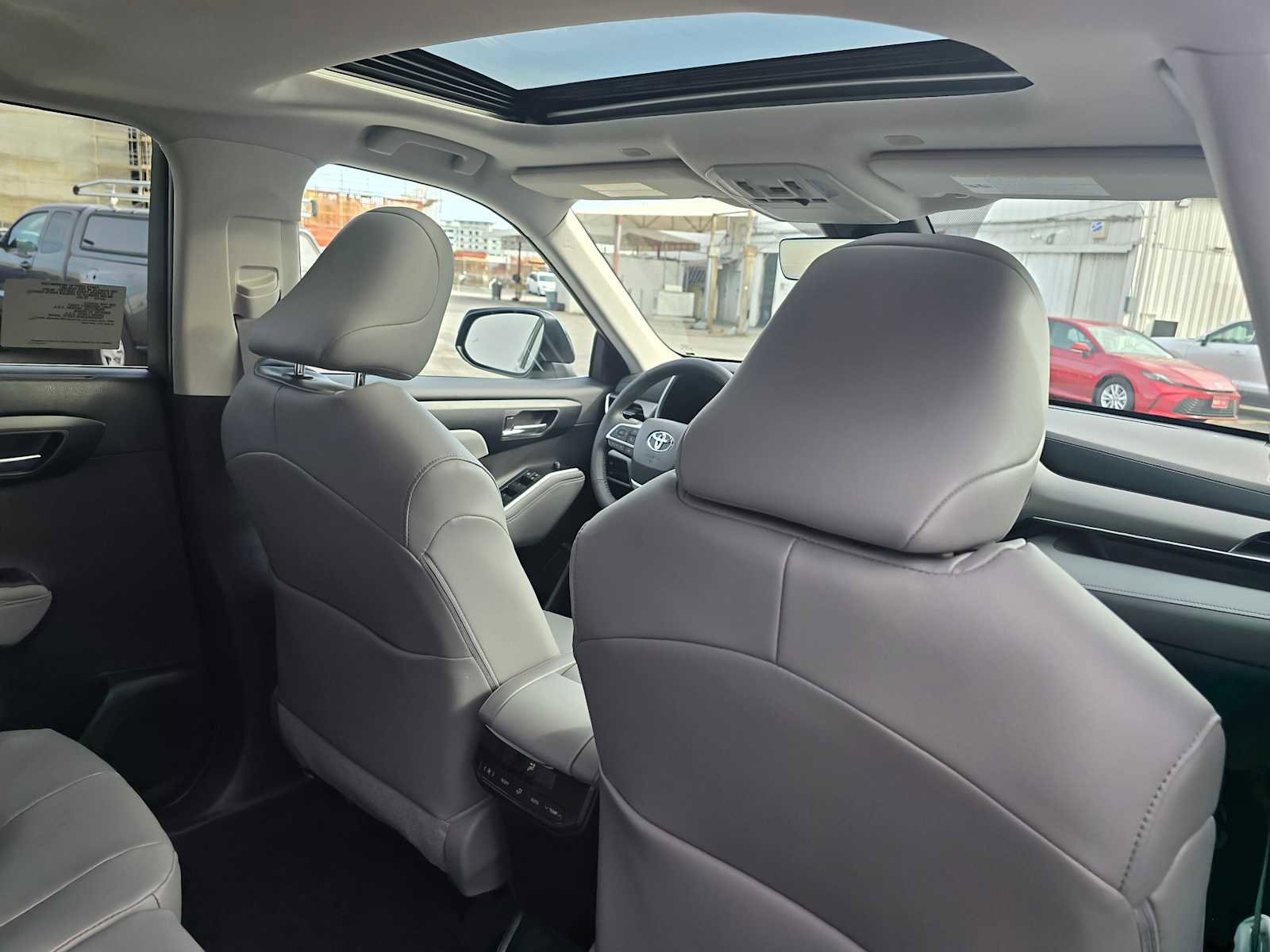 New 2026 Toyota Highlander XLE image 15