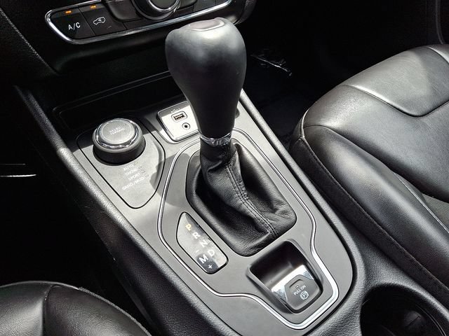 Used 2019 Jeep Cherokee Latitude Plus AWD/4WD image 10