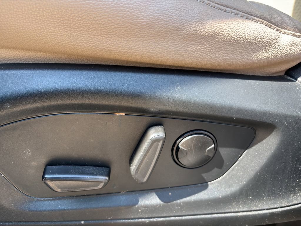 Used 2022 Ford Explorer Limited w/ Equipment Group 301A image 14