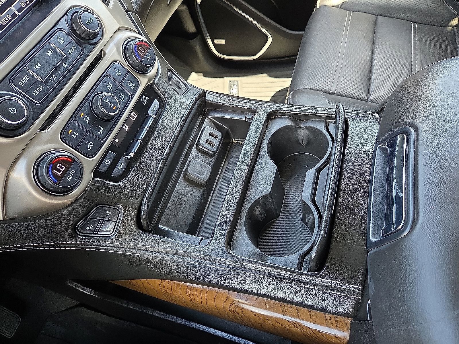 Used 2019 GMC Yukon XL Denali AWD/4WD image 25