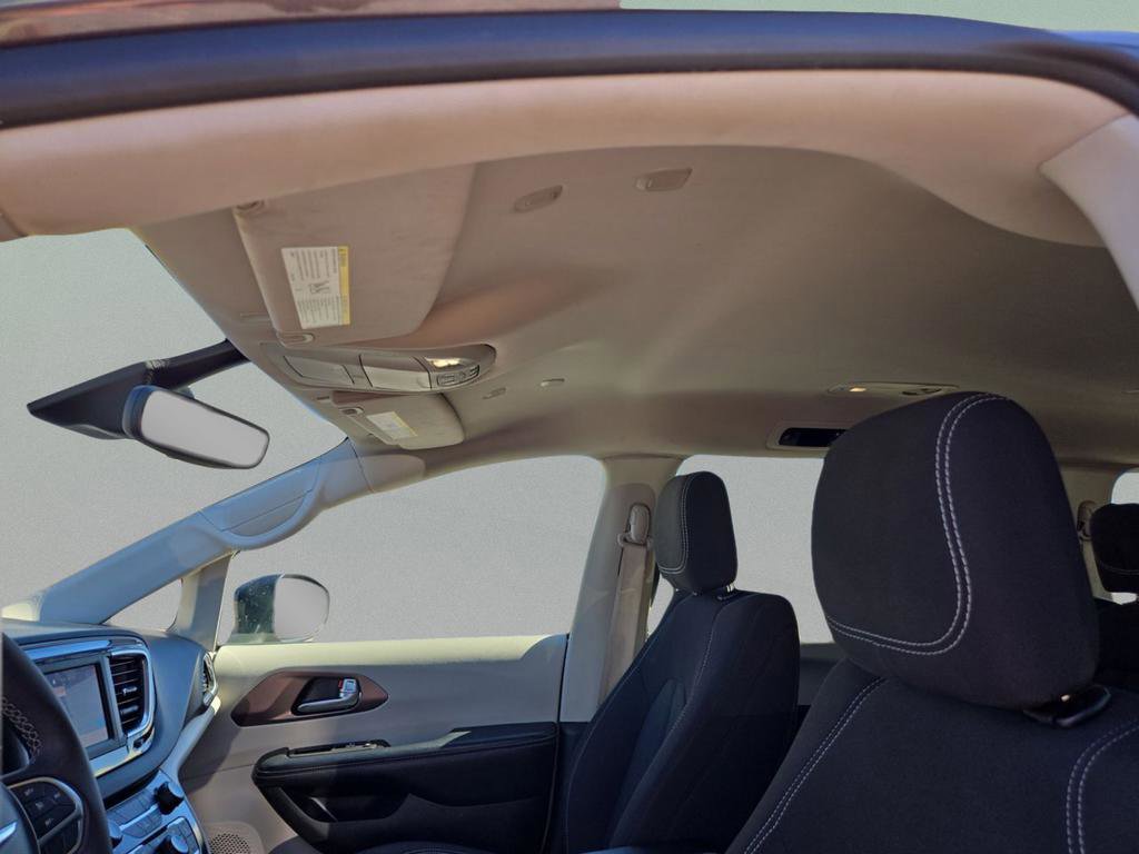 Used 2023 Chrysler Voyager LX image 31