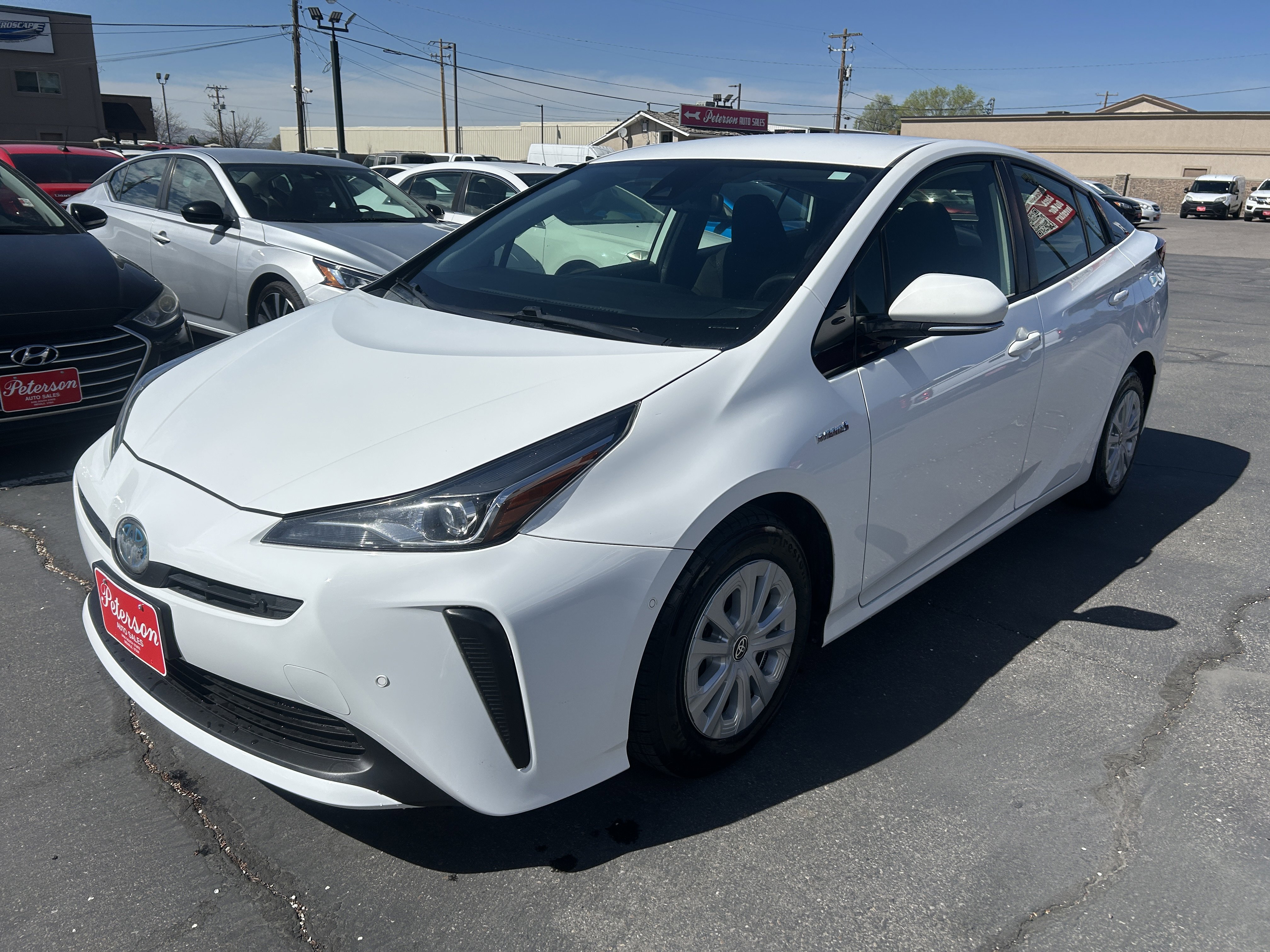 Used 2019 Toyota Prius LE image 2