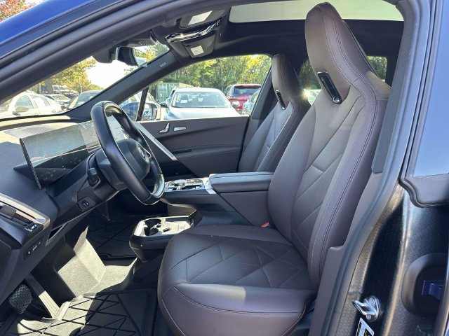 Used 2024 BMW iX xDrive50 w/ Premium Package AWD/4WD image 15