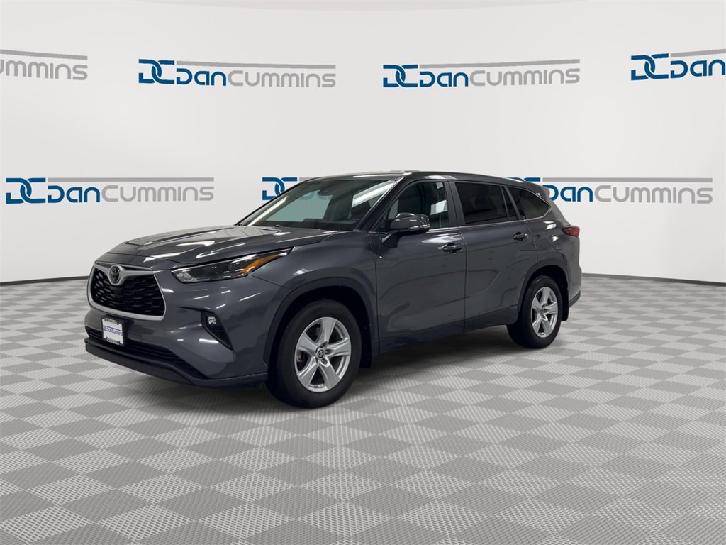 Used 2023 Toyota Highlander LE image 4