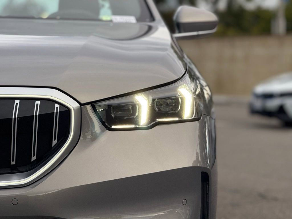 Used 2025 BMW 530i image 13