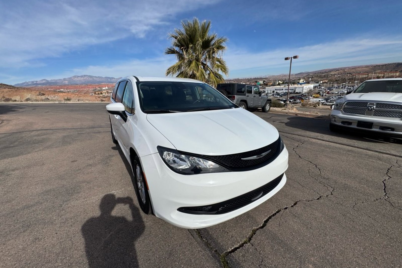 Used 2023 Chrysler Voyager LX image 7