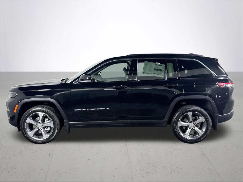 New 2025 Jeep Grand Cherokee Limited w/ MOPAR Finishing Package AWD/4WD image 9