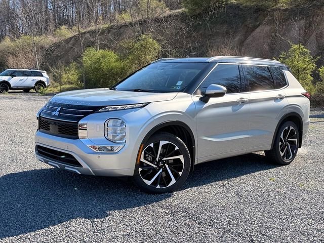 Used 2023 Mitsubishi Outlander SEL image 2