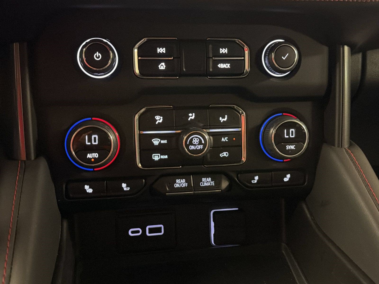 Used 2024 Chevrolet Tahoe RST w/ Luxury Package RWD image 17