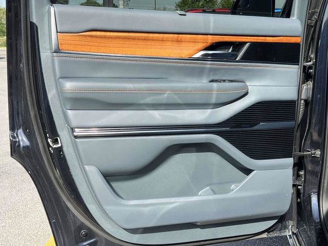 Used 2022 Jeep Grand Wagoneer Series II image 15