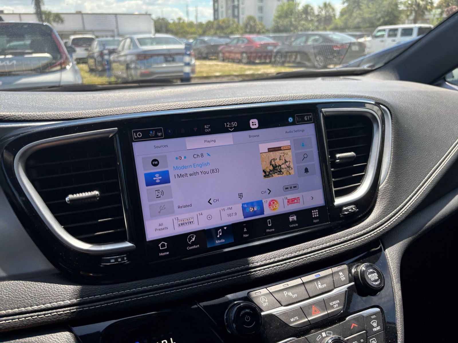 Used 2025 Chrysler Pacifica Limited FWD image 22