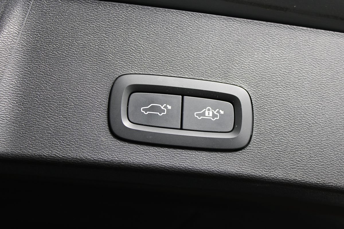 Used 2023 Volvo XC40 Recharge Plus AWD/4WD image 23