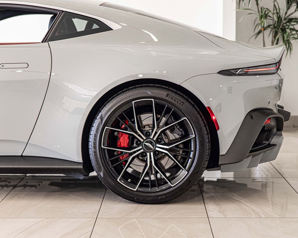 Used 2023 Aston Martin V8 Vantage Coupe image 7