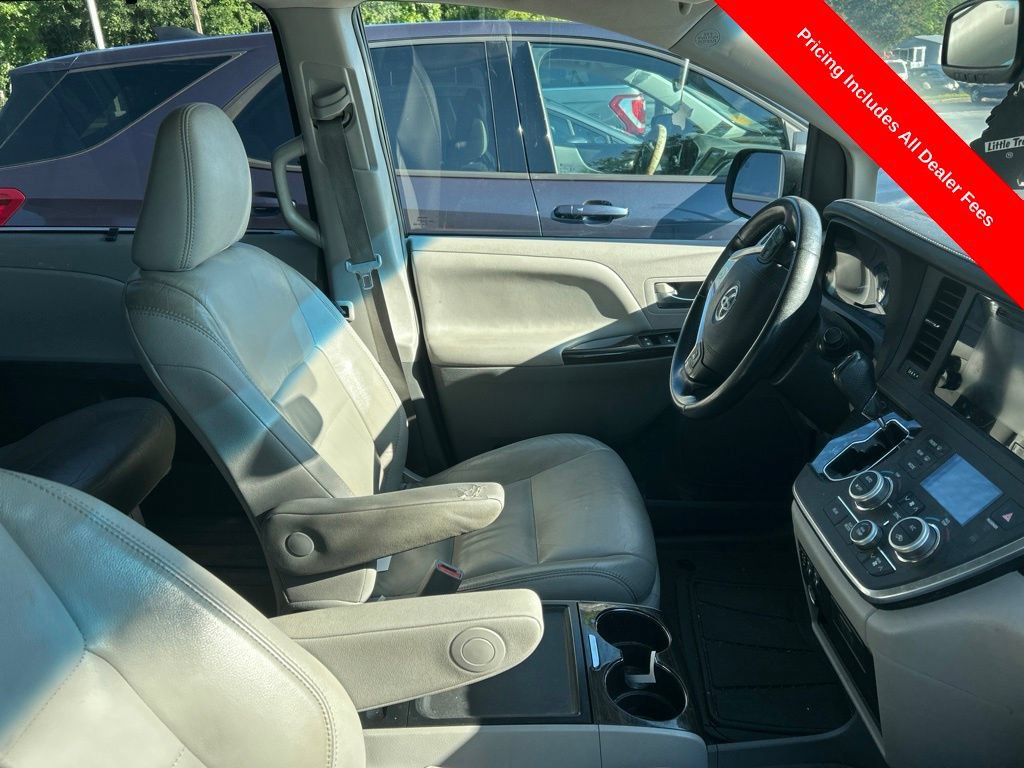 Used 2015 Toyota Sienna XLE w/ XLE Navigation Package AWD/4WD image 4