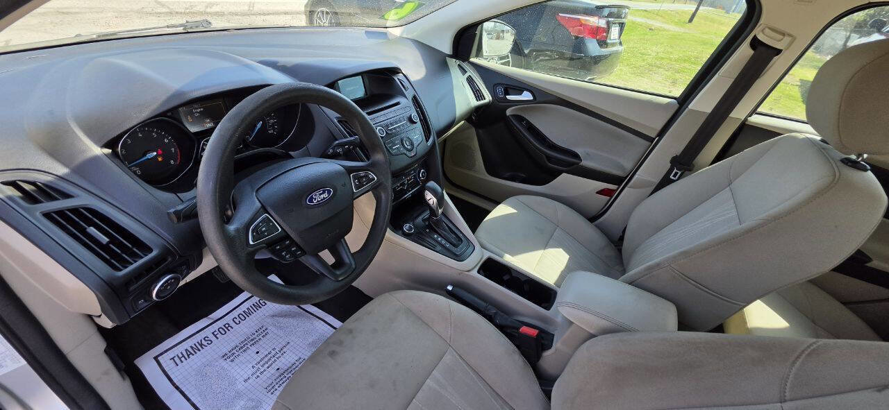 Used 2017 Ford Focus SE FWD image 3