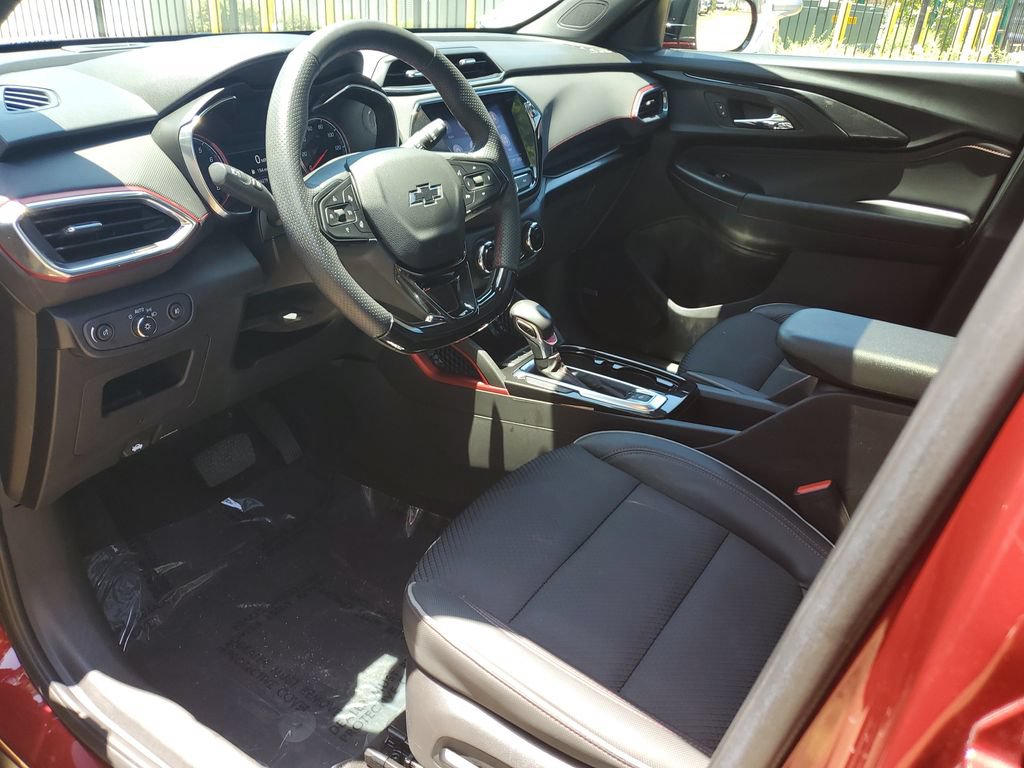 Used 2023 Chevrolet TrailBlazer RS w/ Sun and Liftgate Package FWD image 21