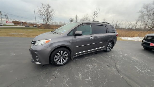Used 2020 Toyota Sienna XLE Premium image 4
