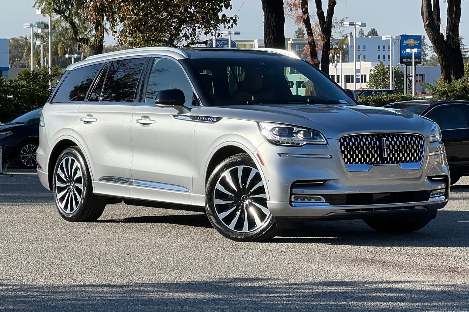 Certified 2023 Lincoln Aviator Black Label Grand Touring w/ Class IV Trailer Tow Package image 2
