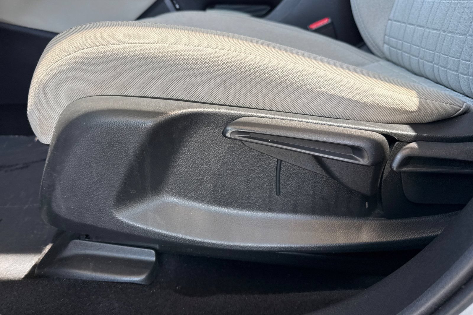 Used 2023 Honda HR-V LX image 17
