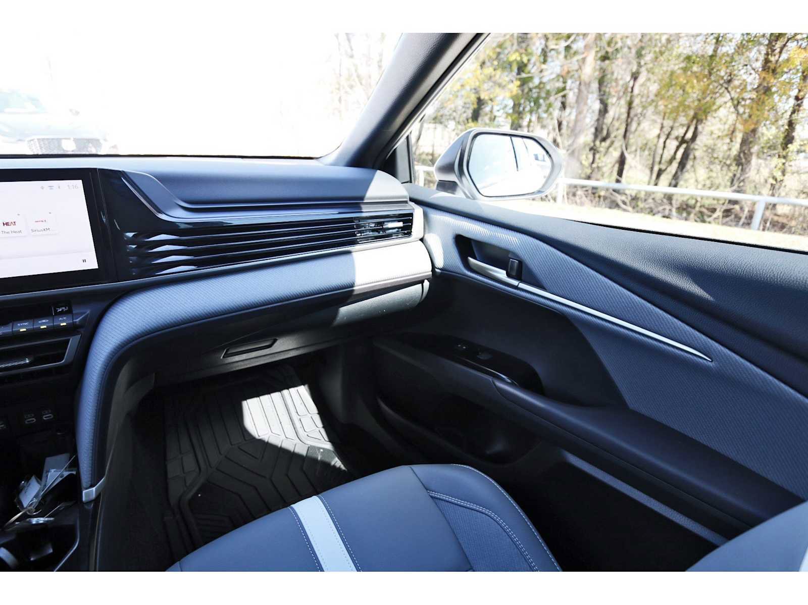 Used 2025 Toyota Camry SE image 8