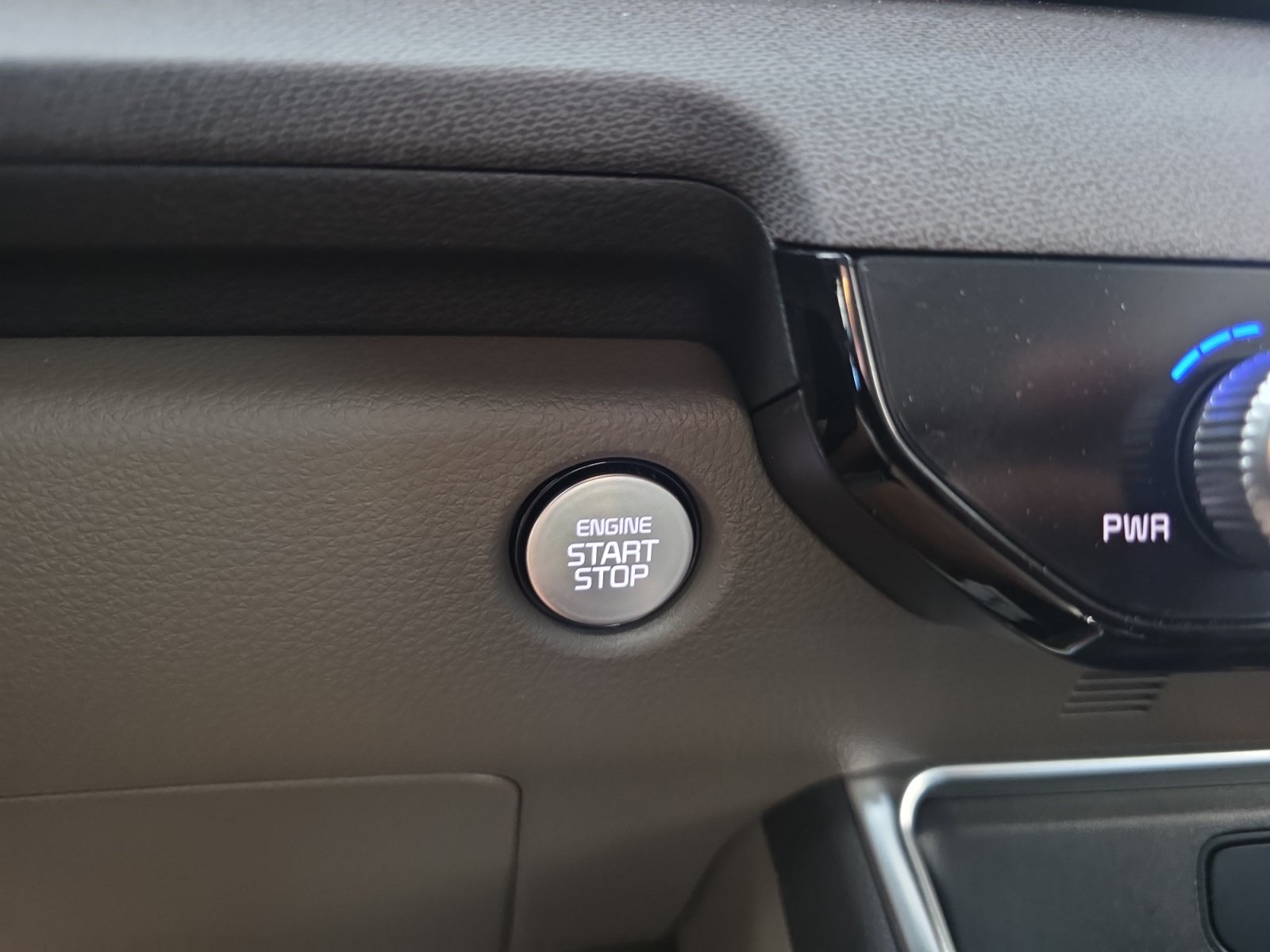 Certified 2026 Kia Carnival EX FWD image 17
