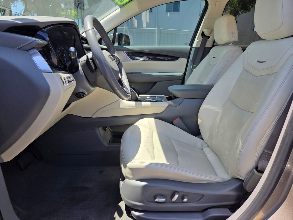 Used 2023 Cadillac XT6 Premium Luxury w/ Technology Package FWD image 15