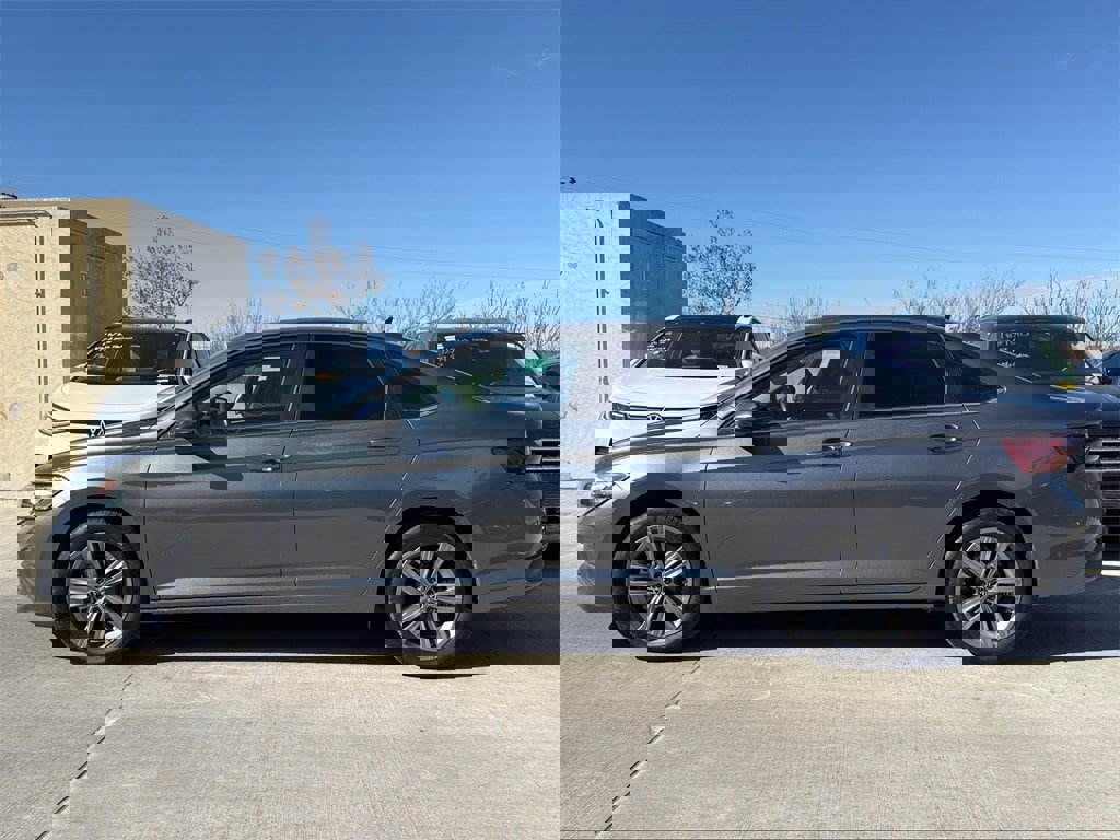 Used 2024 Volkswagen Jetta SE image 6