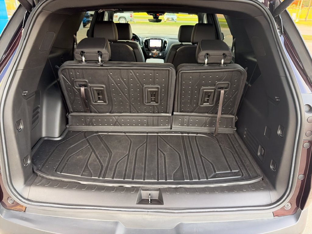 Used 2023 Chevrolet Traverse LT w/ LT Premium Package AWD/4WD image 21