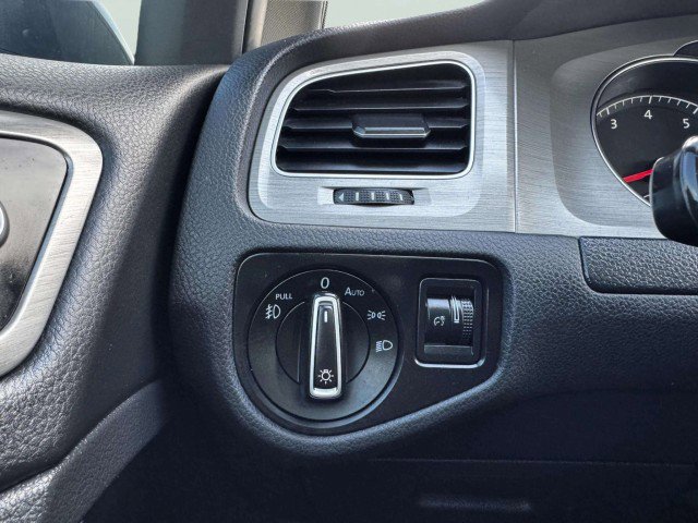 Used 2017 Volkswagen Golf SE image 20