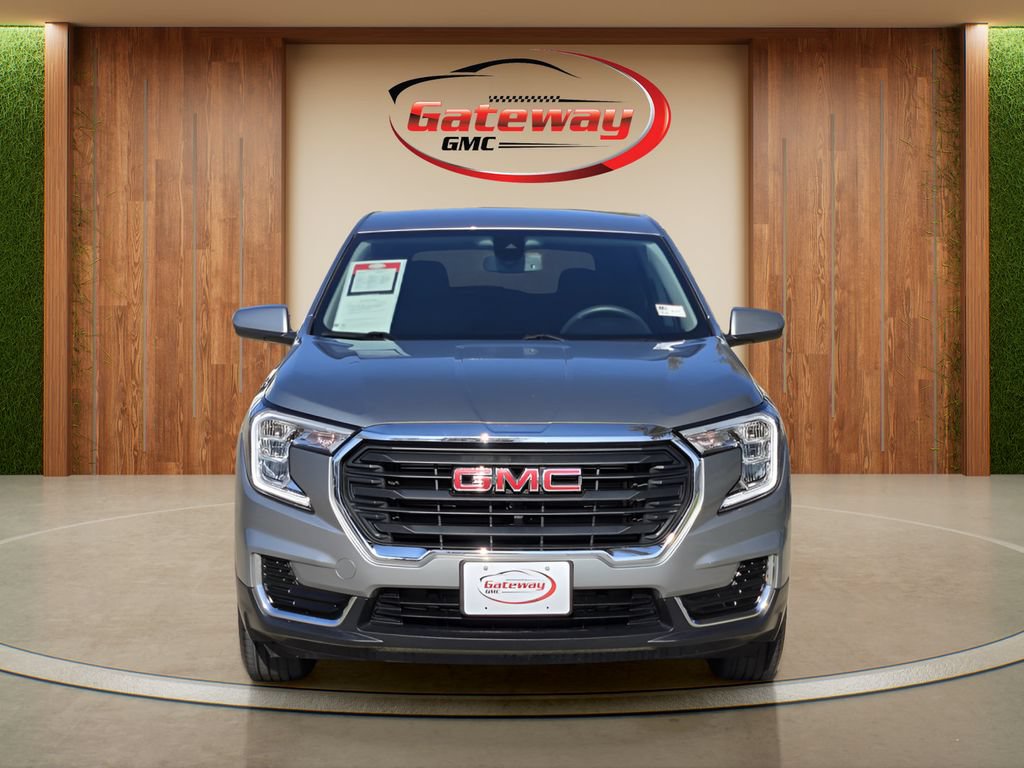 Used 2024 GMC Terrain SLE AWD/4WD image 2