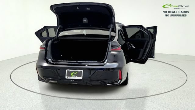 Used 2025 BMW i7 xDrive60 w/ Executive Package RWD image 18