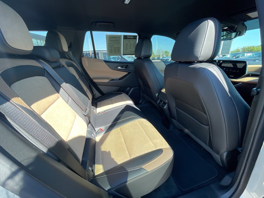 Used 2025 Chevrolet Equinox ACTIV w/ Safety and Technology Package FWD image 25