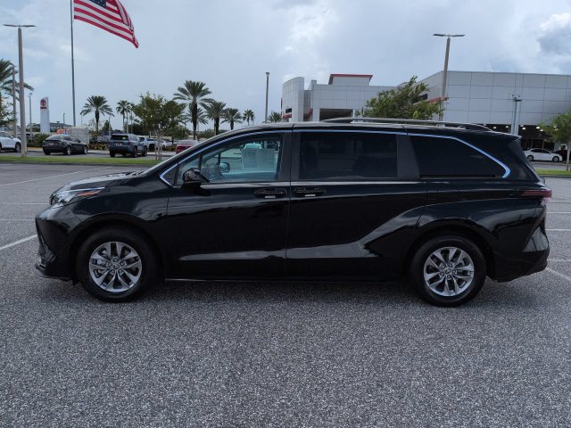 Certified 2025 Toyota Sienna LE w/ LE Plus Package AWD/4WD image 7