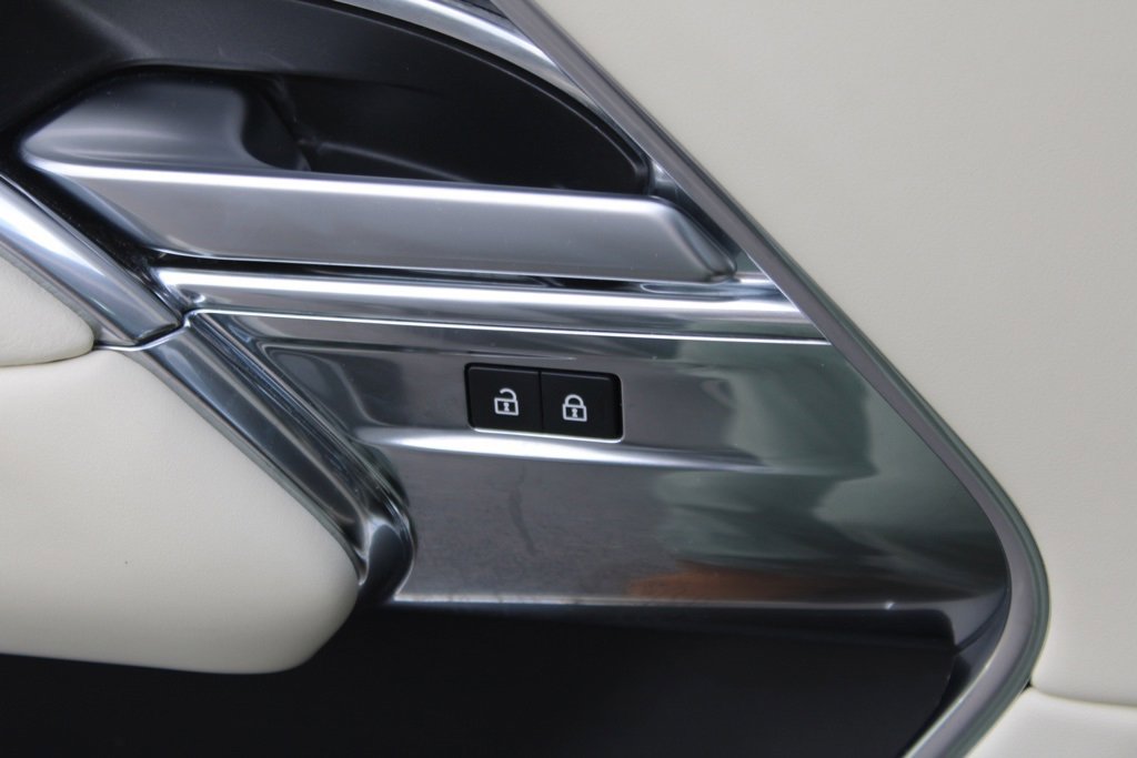 Used 2023 Land Rover Range Rover SE image 16