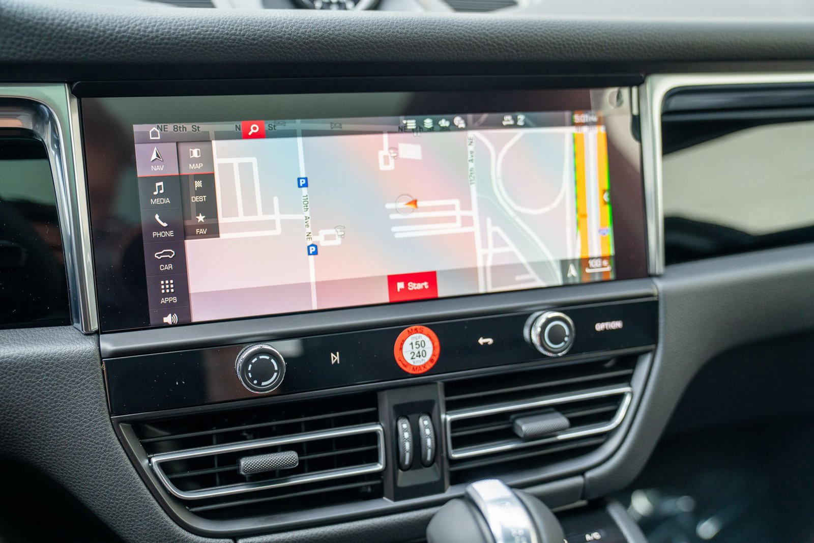 Certified 2025 Porsche Macan image 16