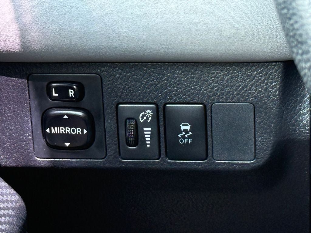 Used 2015 Toyota RAV4 XLE FWD image 18