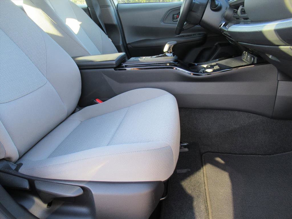Used 2023 Toyota Prius LE image 9