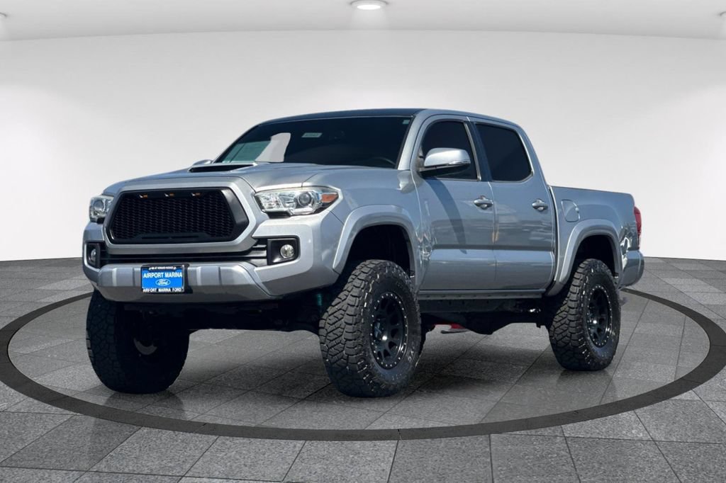 Used 2016 Toyota Tacoma TRD Sport w/ Towing Package RWD image 9